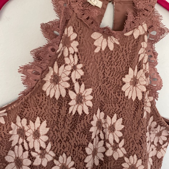 Lace top - Picture 2 of 3